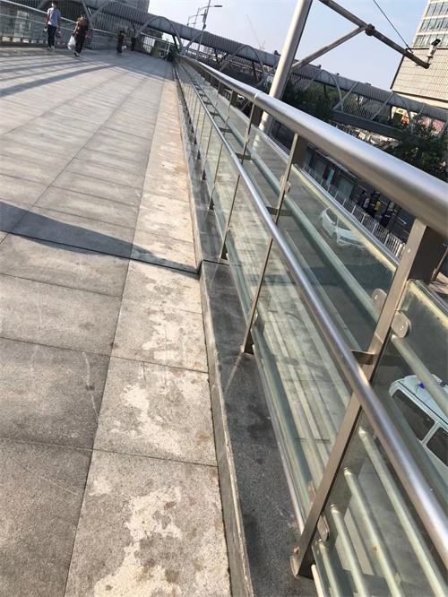 橋（qiáo）梁防撞護欄